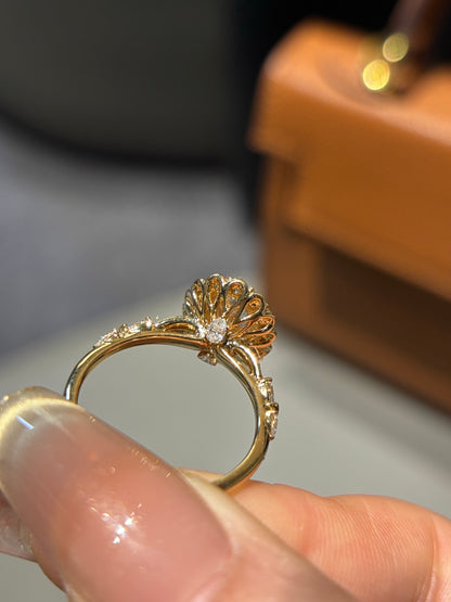 Vintage Floral Halo Lab-Grown Diamond Engagement Ring in 18K Gold
