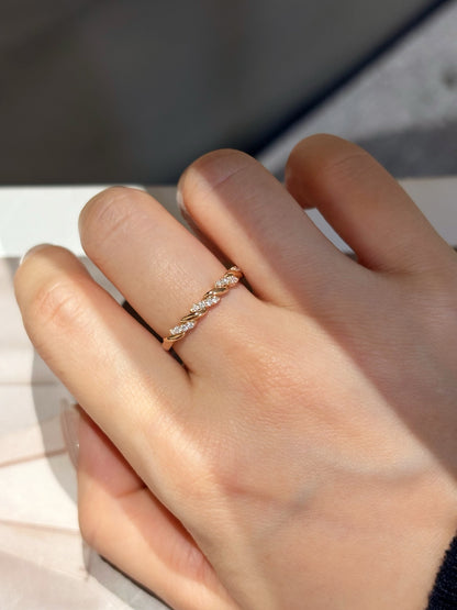 18K Rose Gold Lab Grown Diamond Couple Wedding Rings (0.121ct D Color) – Twisted Design
